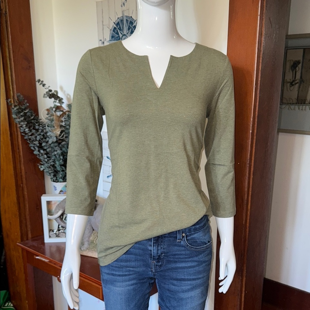 NWT Jones New York size small Olive Green Women's Top
